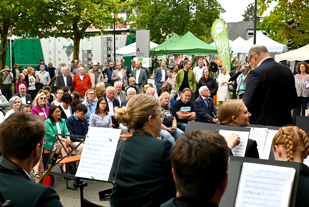 Begrüßung durch Landrat Dr. Martin Sommer Begrüßung durch Landrat Dr. Martin Sommer