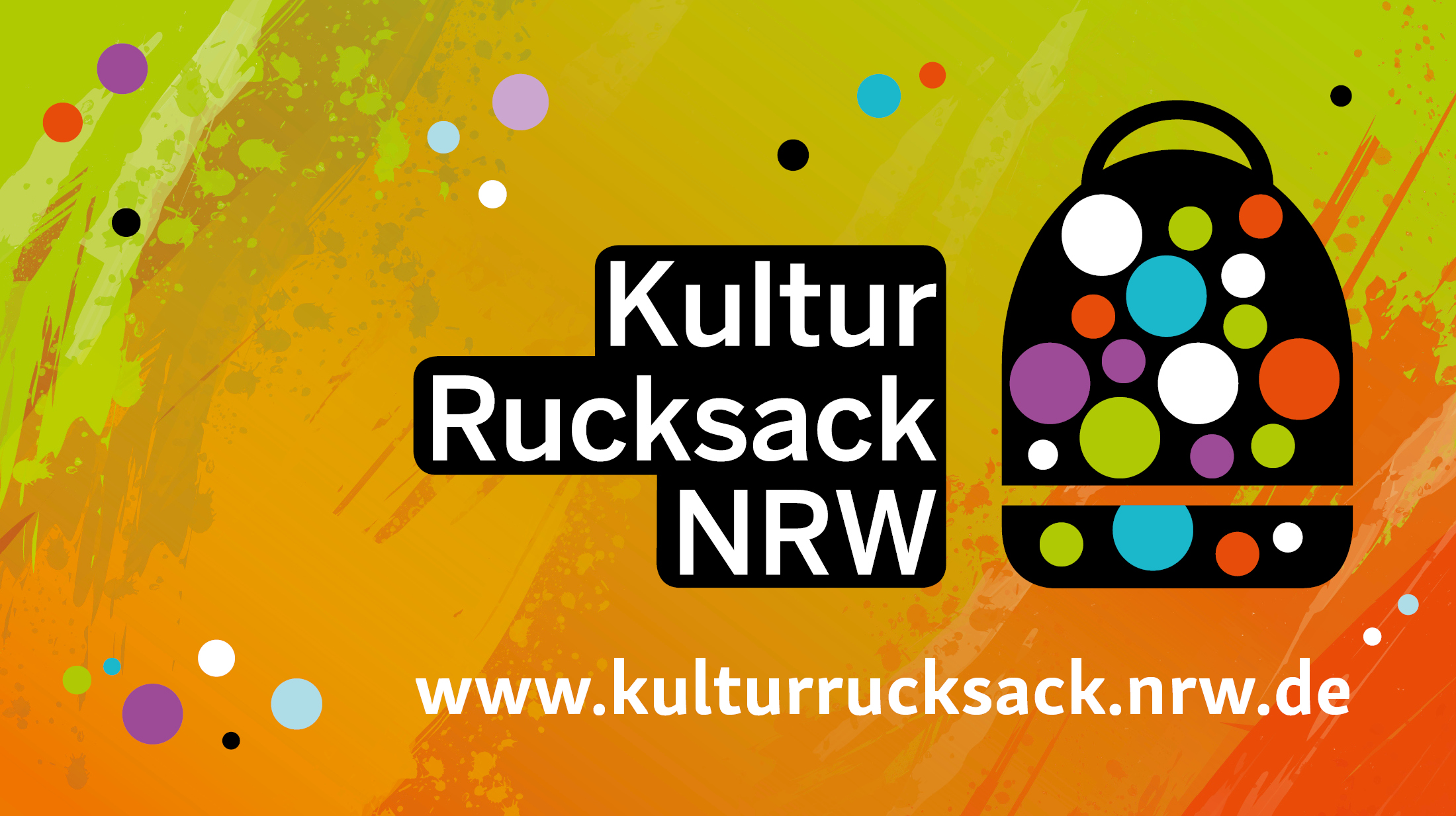 Das Logo des Kulturrucksack NRW mit schwarzem Rucksack auf orangenem Hintergrund.