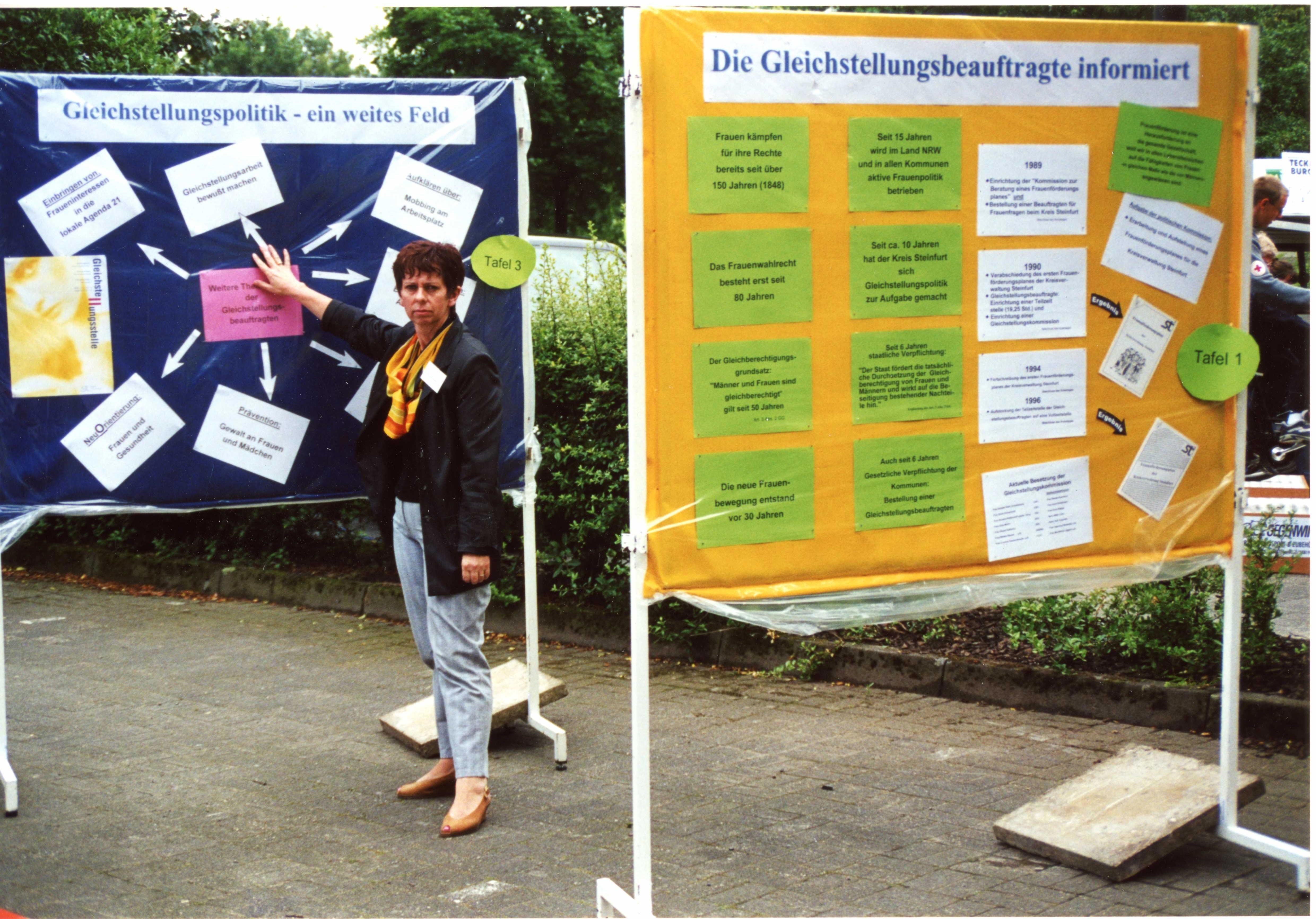Gleichstellungsbeauftragte Anni Lütke Brinkhaus informiert über Gleichstellungspolitik (Best. 414 Nr. 826) Gleichstellungsbeauftragte Anni Lütke Brinkhaus informiert über Gleichstellungspolitik (Best. 414 Nr. 826)